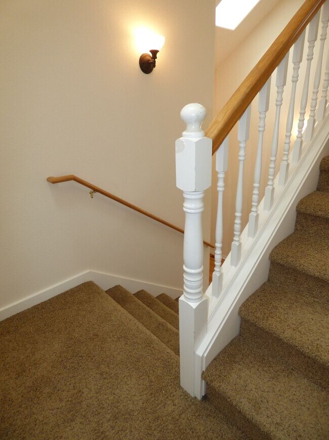 Building Photo - 3 Bed 2 bath home in North Salem!