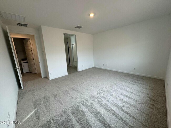 Building Photo - 3300 E Ranchhand Dr