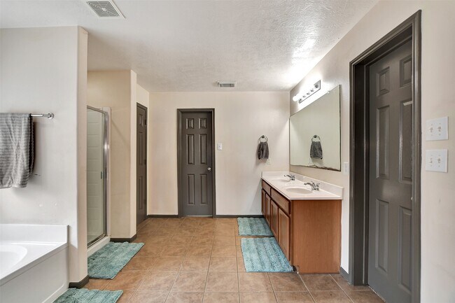 Building Photo - 6706 Lindale Manor Ct