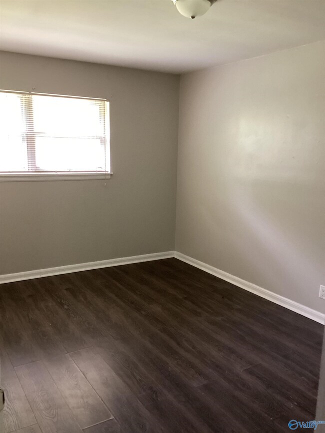 Building Photo - 2408 Whitesburg Dr