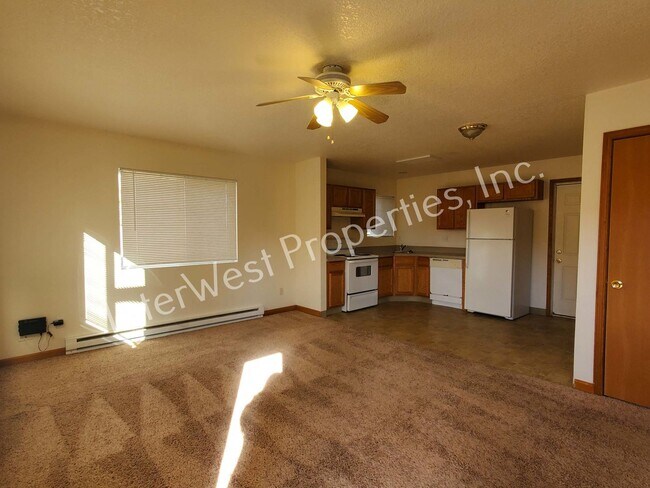 Building Photo - 2622 SE 84th Ave