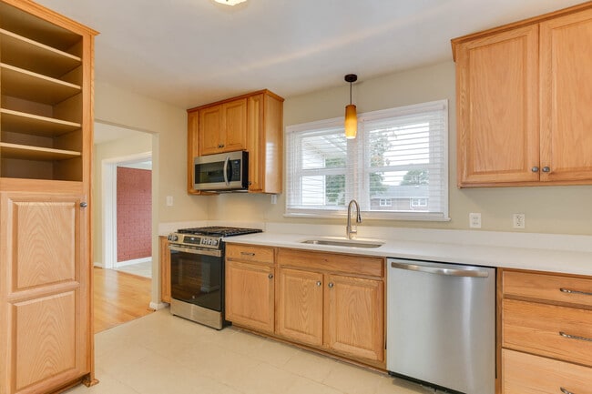 Building Photo - 1701 Meredith Rd