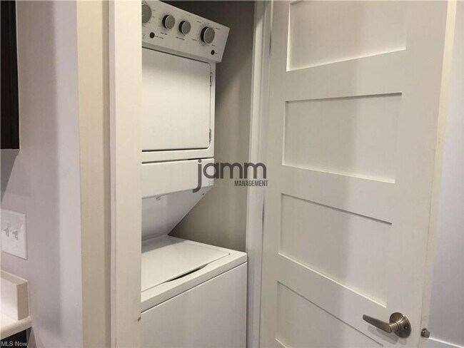 Building Photo - 1960 Randall Rd