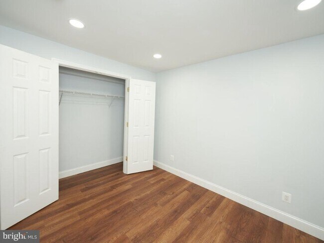 Building Photo - 9900 Kingsbridge Dr