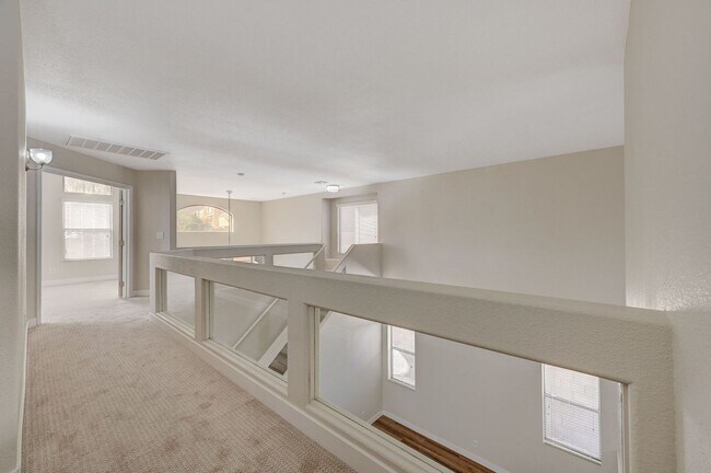 Building Photo - Gorgeous 5 Bedroom 3 Car Garage Home in th...