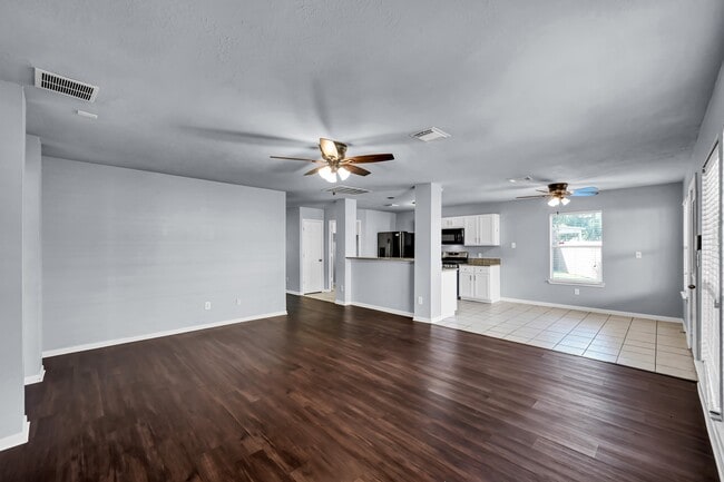 Building Photo - 7811 Holly Berry Ct