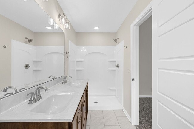 Building Photo - Pet Friendly Three Bedroom!