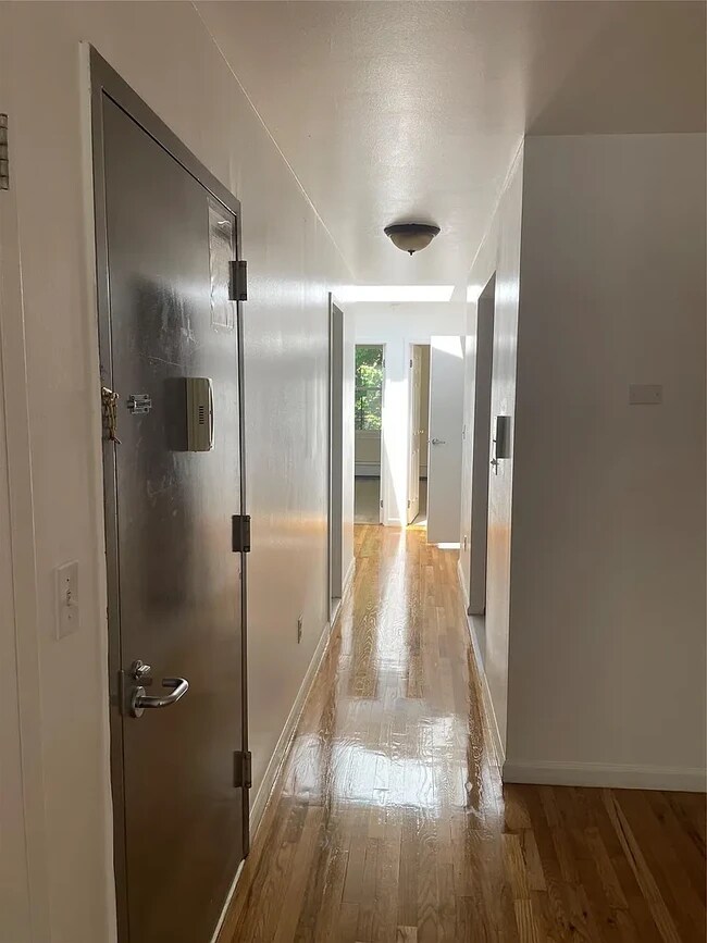 Building Photo - 1833 Phelan Pl