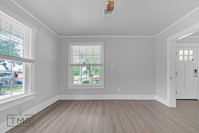 Building Photo - Completely Updated 2 Bed/2 Bath!