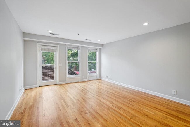 Building Photo - 110 Cameron St