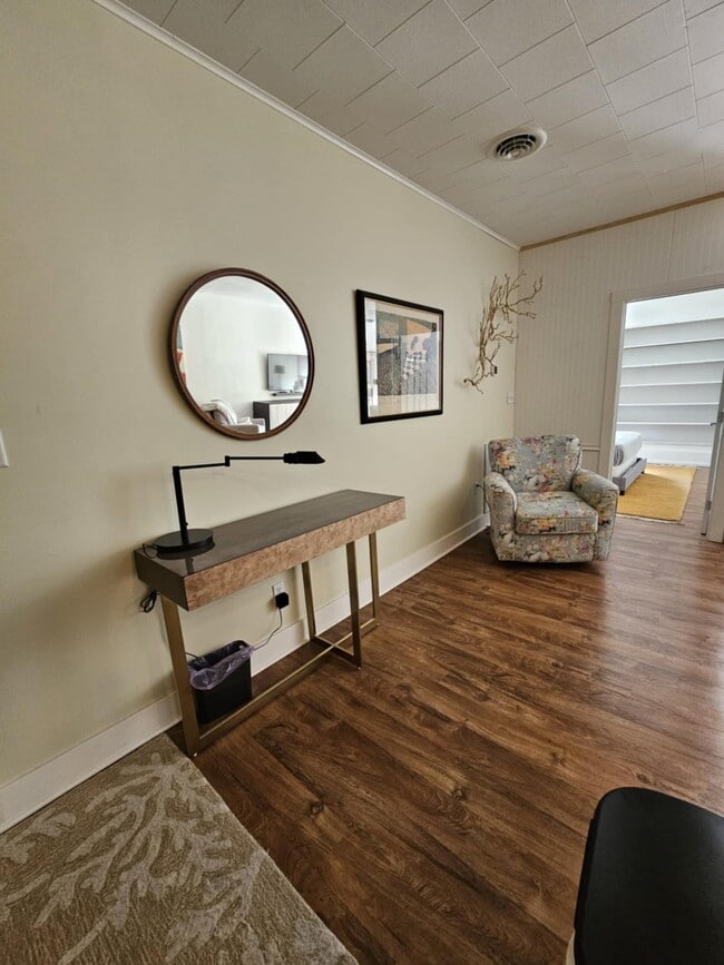 Building Photo - 336 Pennsylvania Ave W