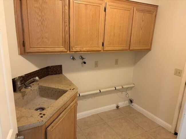 Building Photo - 30978 Riverton Ln
