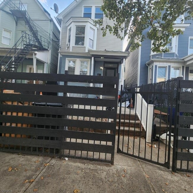 Building Photo - 316 Summer Ave