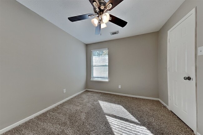 Building Photo - 9615 Winter Run Dr