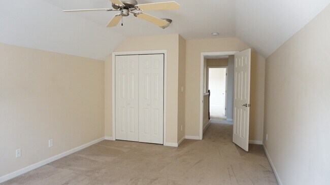 Building Photo - 197 Bennington Dr