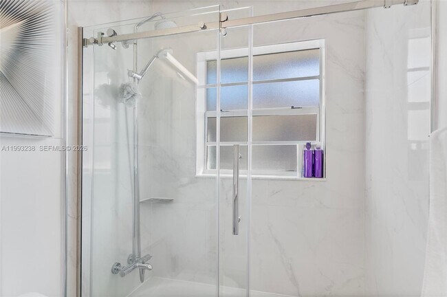 Building Photo - 2207 NE 16th Ave