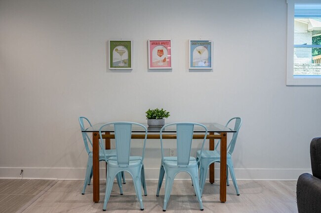 Building Photo - 2617 Caladium Dr NE