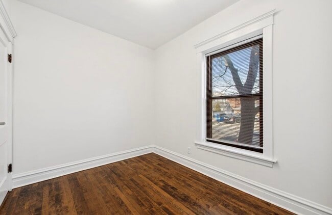 Building Photo - 2207 W School St