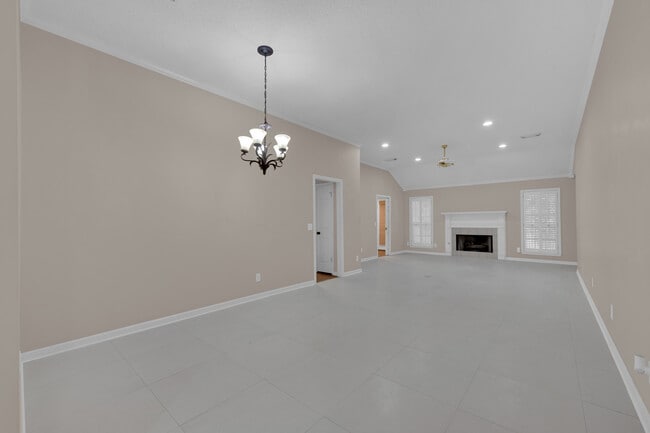 Building Photo - 2101 Fox Ridge Rd