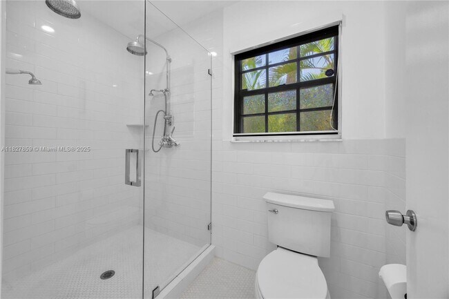 Building Photo - 410 Majorca Ave