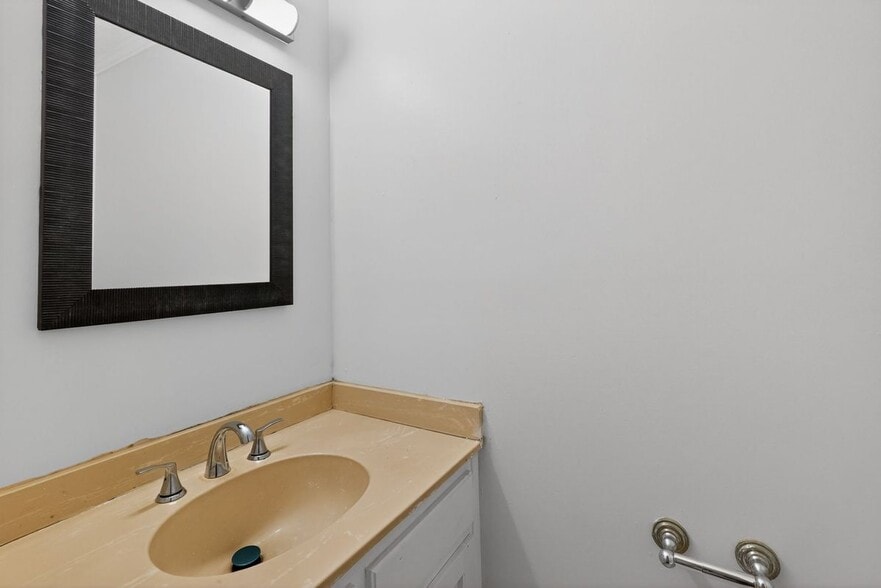 Building Photo - 898 Chippendale Ln