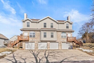 Building Photo - 2111-2111 Primrose Dr