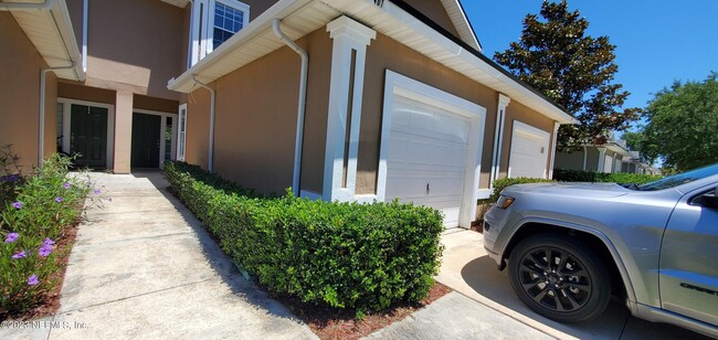 Primary Photo - 401 Scrub Jay Dr
