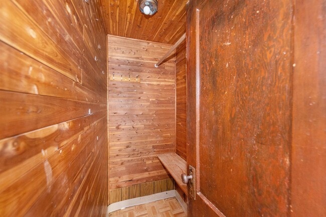 Building Photo - 46 Spruce St