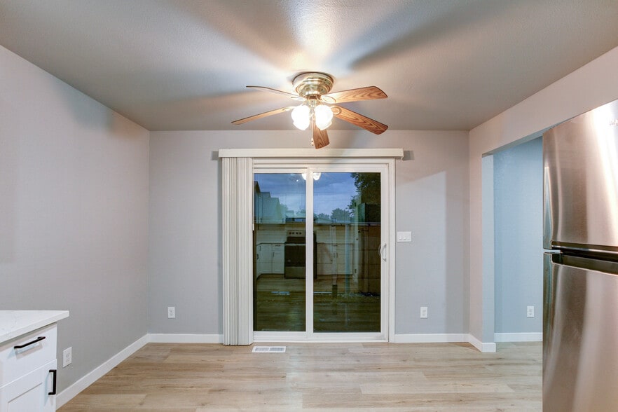 Building Photo - 1806 W 21st Ave