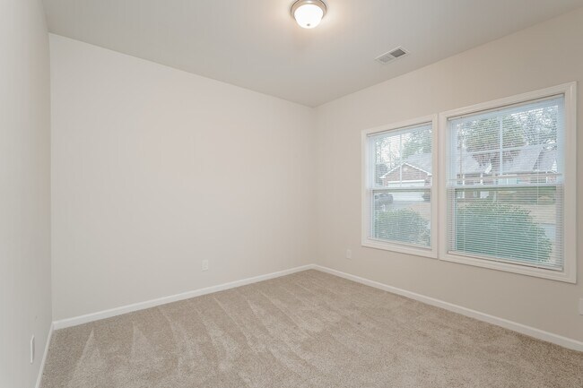 Building Photo - 446 Bainbridge Dr