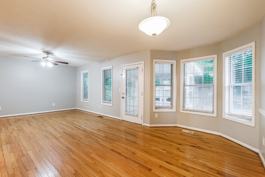 Building Photo - 426 Ivy Crest Dr
