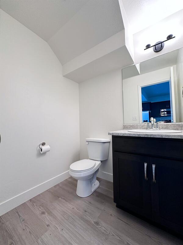 Building Photo - 250 1200 S