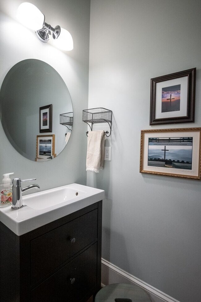 Building Photo - 290 Milledge Cir