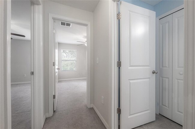 Building Photo - 10687 Lake Montauk Dr