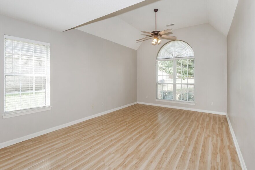 Building Photo - 2865 Pinnacle Dr