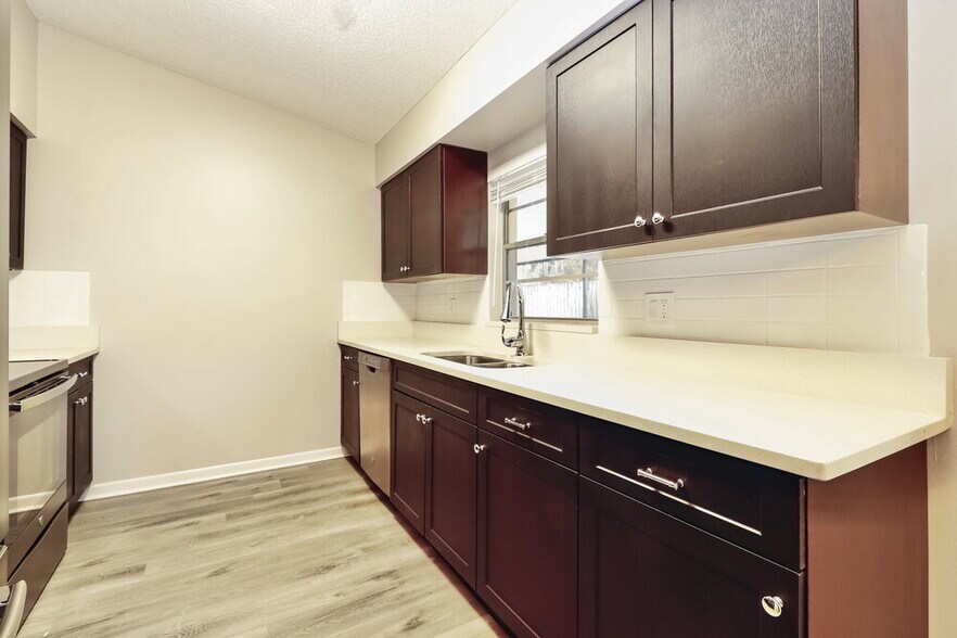 Building Photo - 1828 Craven Dr