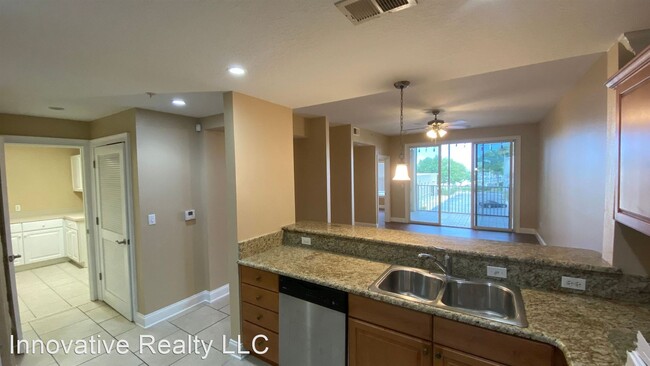 Building Photo - 3 br, 3 bath House - 225 W Seminole Blvd #212