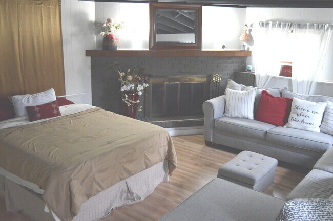 Building Photo - 16431 Mayleon Dr