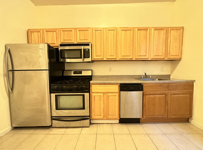 Building Photo - 408 W 130th St