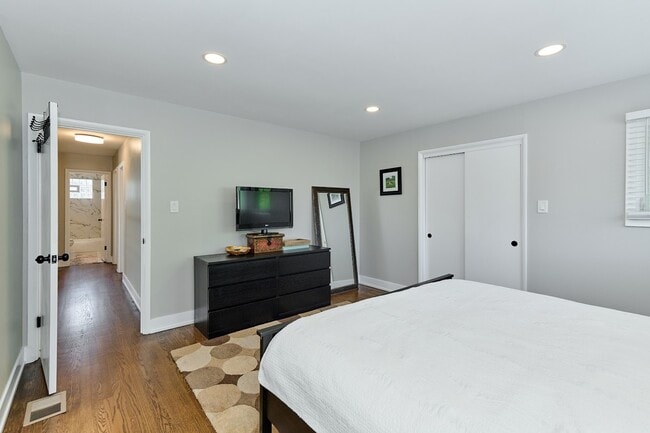 Building Photo - 1226 Longmeadow Dr