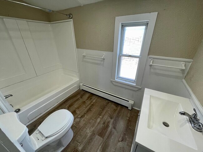 Building Photo - 29 Bicknell St