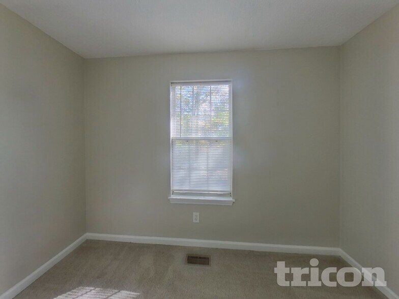 Building Photo - 104 Kells Dr