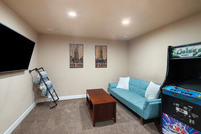 Building Photo - 2023 E Trail Blazer Dr