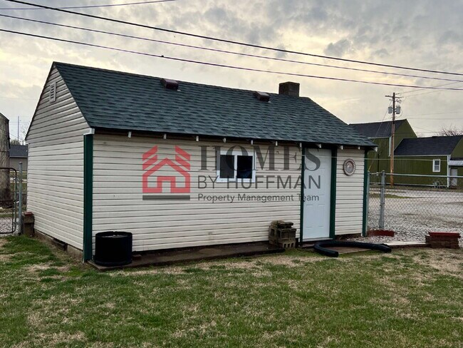 Building Photo - Spacious One Bedroom House | Garage | Fenced Yard