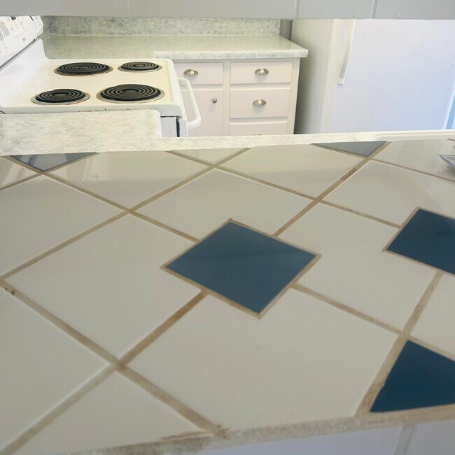 Building Photo - 1918 71st St