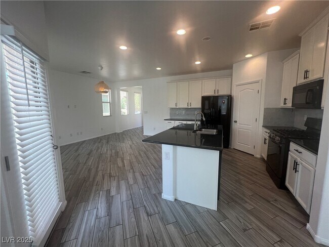 Building Photo - 909 Earth Luster Rd