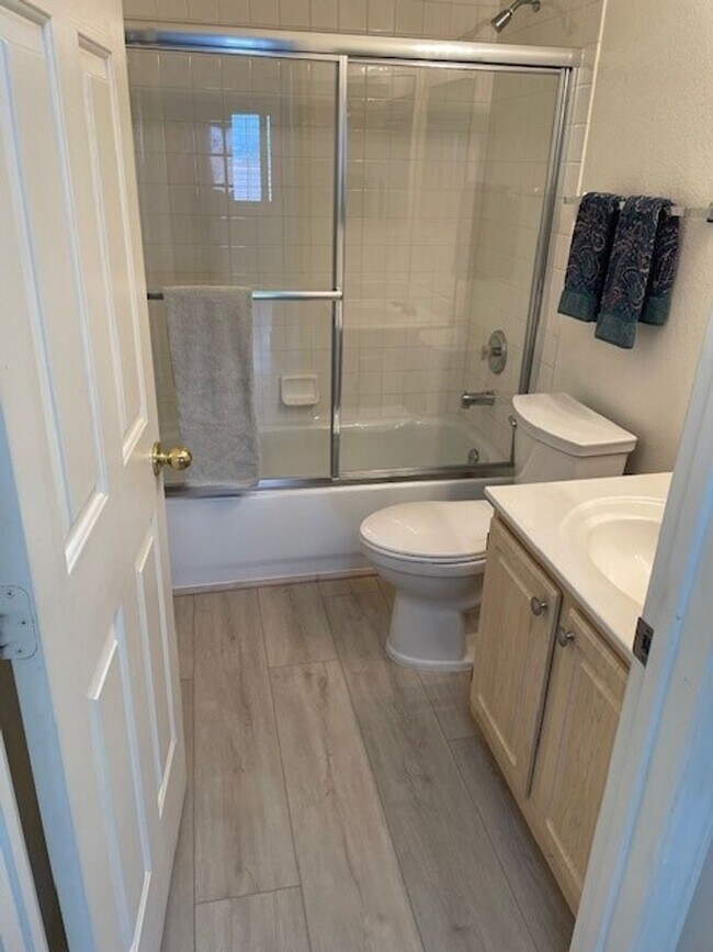 Building Photo - Beautiful 2 bedrooms