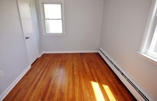 Building Photo - 261 East Ave