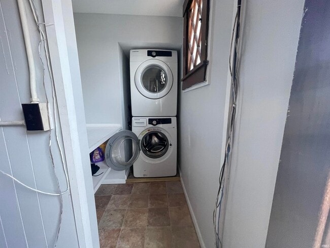 Building Photo - 423 S Fess Ave