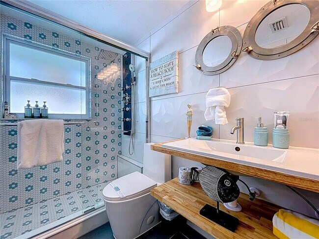 Building Photo - 304 29th St